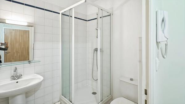 ANGERS : T1 bis lumineux dans résidence de standing avec place de parking idéal investisseur ou premier achat