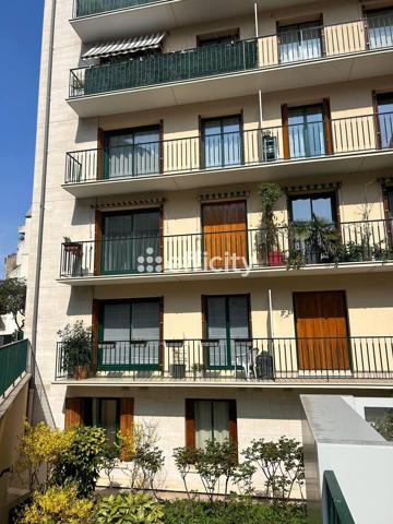 Appartement
         1 pièce
        - 17 m² 144 000 € *