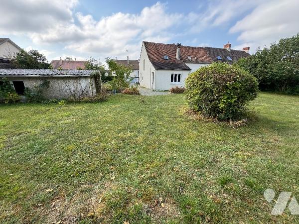 ARCONNAY - Maison 130m² avec garage, proche d' ALENCON.
Terrain d'env. 900m²
Proche des commerces