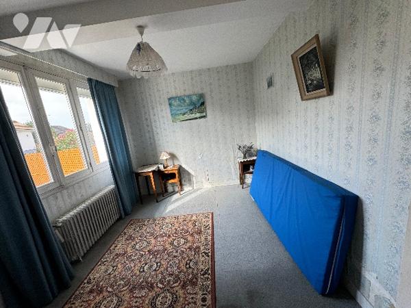 ARCONNAY - Maison 130m² avec garage, proche d' ALENCON.
Terrain d'env. 900m²
Proche des commerces