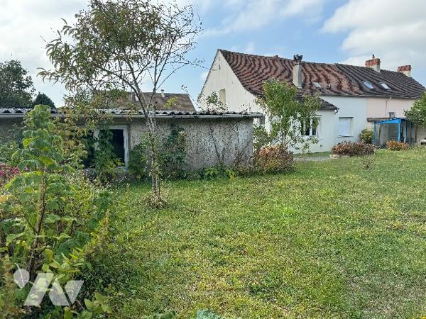 ARCONNAY - Maison 130m² avec garage, proche d' ALENCON.
Terrain d'env. 900m²
Proche des commerces