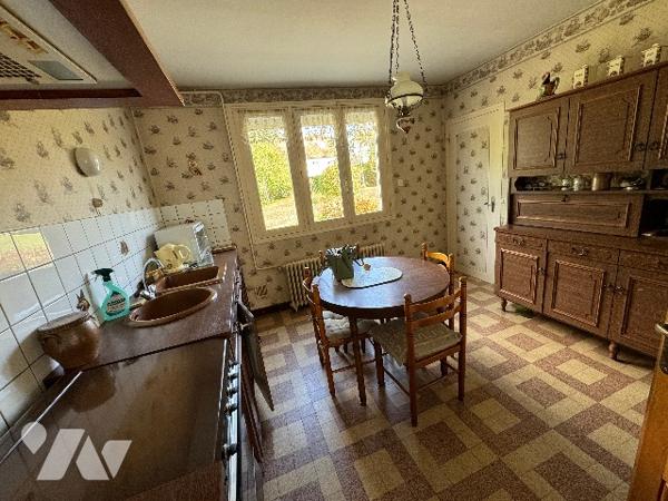 ARCONNAY - Maison 130m² avec garage, proche d' ALENCON.
Terrain d'env. 900m²
Proche des commerces