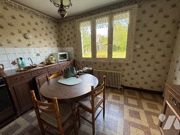 ARCONNAY - Maison 130m² avec garage, proche d' ALENCON.
Terrain d'env. 900m²
Proche des commerces