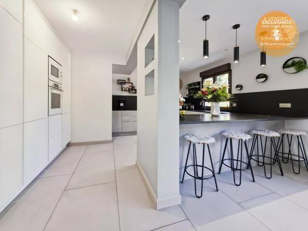 Vente Maison 6 pièces 160 m2 à Saint-Germain-Lès-Corbeil