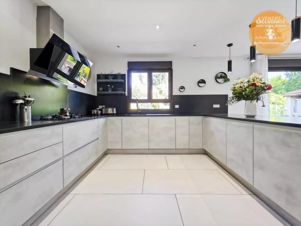 Vente Maison 6 pièces 160 m2 à Saint-Germain-Lès-Corbeil