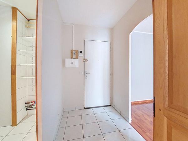 A VENDRE T2  + parking privé - NOUVELLE MADELEINE