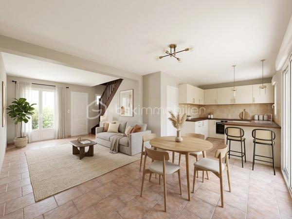 À VENDRE – Pavillon familial de 125 m² à Larçay

Situé dans un environnement calme et verdoyant, sur la commune recherchée de Larçay, ce pavillon construit en 2007 offre une superficie habitable d’environ 125 m², implanté sur un terrain clos et boisé de 575 m².

En très bon état général, cette maison séduit par ses volumes, sa luminosité et son agencement fonctionnel, parfaitement adaptés à une vie de famille.

Dès l’entrée, vous découvrirez un salon/séjour traversant et lumineux, bénéficiant d’une agréable ouverture sur le jardin, ainsi qu’une cuisine ouverte offrant un espace de vie convivial.

La maison dispose de trois belles chambres, ainsi que d’un bureau, idéal pour le télétravail ou pouvant également être aménagé selon vos besoins.

Vous trouverez également :

* une salle d’eau ;
* une salle de bain ;
* un cellier ;
* un dressing ;
* un espace mezzanine à l’étage, offrant un espace supplémentaire polyvalent ;
* un garage.

À l’extérieur, vous profiterez d’un terrain clos et boisé de 575 m², dans un cadre particulièrement agréable, calme et verdoyant.

Les + du bien

* Maison de 2007, en très bon état
* 125 m² habitables
* 3 chambres + bureau
* Salon/séjour traversant et lumineux
* Cuisine ouverte
* Mezzanine
* Garage
* Terrain clos et boisé de 575 m²
* Environnement calme et verdoyant
* École et ludothèque à proximité immédiate

Une maison familiale offrant un cadre de vie agréable et paisible, tout en restant proche des commodités du quotidien.

À découvrir sans tarder sur la commune de Larçay !
* 4 ème photo rendu home staging par ia