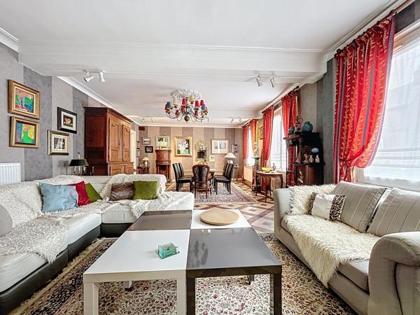 Un ancien relais de poste au cœur de Breteuil-sur-Iton, 450 m² d’histoire et de potentiel au service de votre projet.