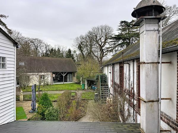 Un ancien relais de poste au cœur de Breteuil-sur-Iton, 450 m² d’histoire et de potentiel au service de votre projet.