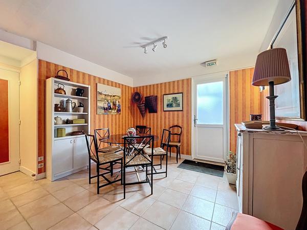 Un ancien relais de poste au cœur de Breteuil-sur-Iton, 450 m² d’histoire et de potentiel au service de votre projet.