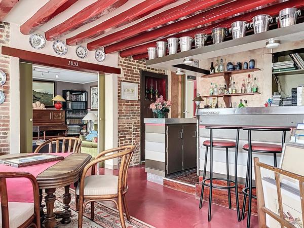 Un ancien relais de poste au cœur de Breteuil-sur-Iton, 450 m² d’histoire et de potentiel au service de votre projet.