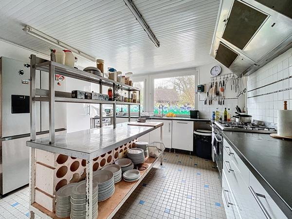 Un ancien relais de poste au cœur de Breteuil-sur-Iton, 450 m² d’histoire et de potentiel au service de votre projet.