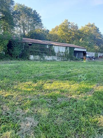 Dép 17270, Maison + dépendaces + 17 hectares !!!