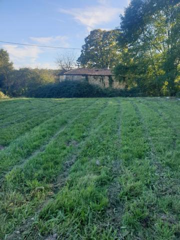 Dép 17270, Maison + dépendaces + 17 hectares !!!