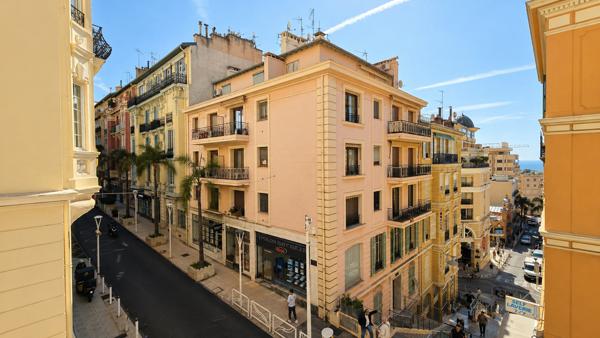 Magnifique appartement rénové de 73 m² au centre de Beausoleil
