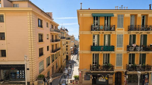 Magnifique appartement rénové de 73 m² au centre de Beausoleil