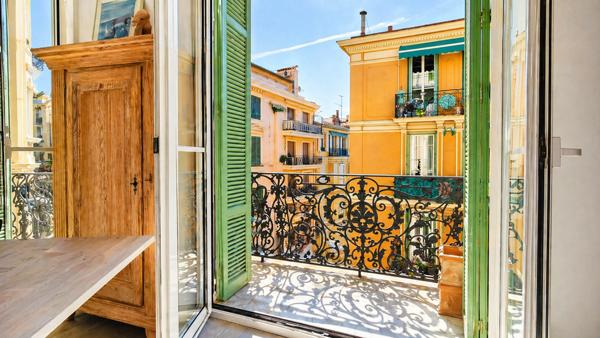 Magnifique appartement rénové de 73 m² au centre de Beausoleil