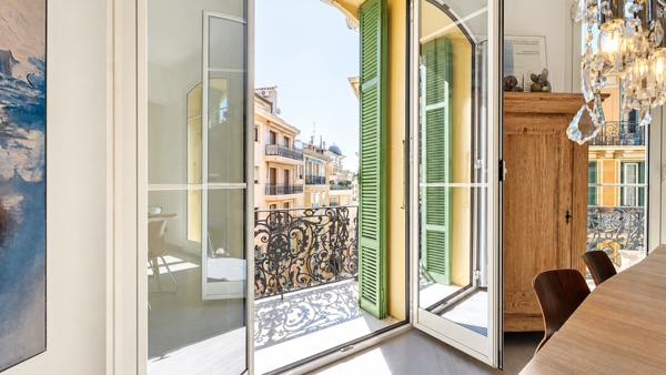 Magnifique appartement rénové de 73 m² au centre de Beausoleil