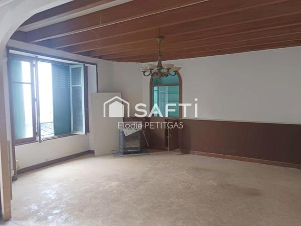 Charmante maison sur Mervent à rénover