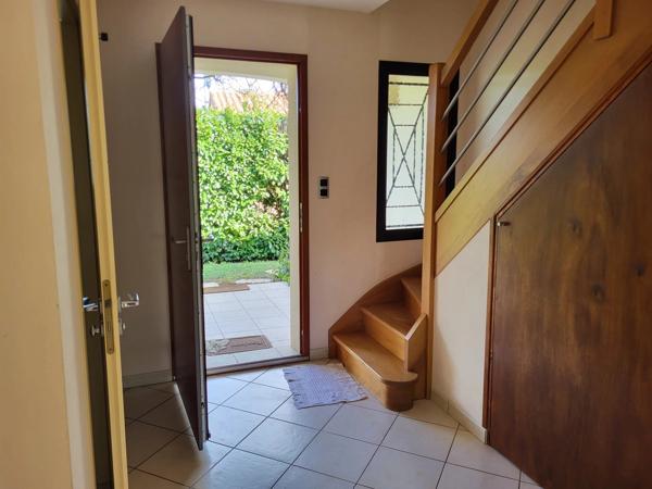 Maison impeccable de cinq chambres et économe en énergie