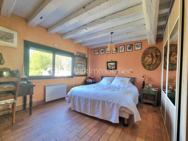 ** En EXCLUSIVITÉ ** Venez découvrir SANS TARDER cette charmante maison en pierre d'environ 190 m² et édifiée sur un terrain de 1840 m², située dans un village paisible à 3 km de MAISON-ROUGE ( commerces de proximités, bus avec lignes régulières ) ainsi qu’à 12 km de Nangis ( gare SNCF, commodités et commerces ).

Cette maison pleine de caractère vous séduira par ses volumes, ses pierres et ses poutres apparentes, elle vous offre au rez-de-chaussée une entrée, une buanderie, un WC indépendant, une salle d’eau, une cuisine aménagée et équipée, un séjour avec une cheminée, un salon, une chambre, ainsi qu’une véranda offrant un espace de vie supplémentaire baigné de lumière avec un accès direct sur l’extérieur.
À l’étage vous découvrirez 3 grandes chambres de plus de 28 m² dont une avec salle de bains et WC.

À l'extérieur vous bénéficierez également d'un vaste jardin arboré entièrement clos, d’un grand préau, de plusieurs places de stationnement, de deux abris de jardin, d’une terrasse et une mare situé dans le fond du jardin offrant un cadre apaisant.

Les ++ : Beaux volumes, fenêtres double vitrage avec volets roulants électriques, fibre raccordée, plusieurs places de stationnement ! 

Située dans un cadre idéal, cette grande maison pleine de charme, n'attend plus que vous ! Alors contactez-nous !

Pour plus d'information n'hésitez pas à contacter Julien et Cindy LUCIANI au 06 52 63 33 63.