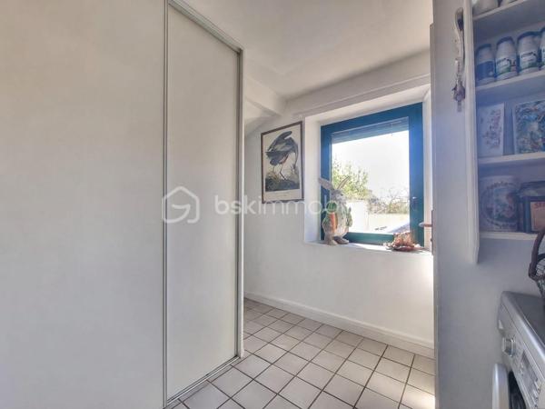 ** En EXCLUSIVITÉ ** Venez découvrir SANS TARDER cette charmante maison en pierre d'environ 190 m² et édifiée sur un terrain de 1840 m², située dans un village paisible à 3 km de MAISON-ROUGE ( commerces de proximités, bus avec lignes régulières ) ainsi qu’à 12 km de Nangis ( gare SNCF, commodités et commerces ).

Cette maison pleine de caractère vous séduira par ses volumes, ses pierres et ses poutres apparentes, elle vous offre au rez-de-chaussée une entrée, une buanderie, un WC indépendant, une salle d’eau, une cuisine aménagée et équipée, un séjour avec une cheminée, un salon, une chambre, ainsi qu’une véranda offrant un espace de vie supplémentaire baigné de lumière avec un accès direct sur l’extérieur.
À l’étage vous découvrirez 3 grandes chambres de plus de 28 m² dont une avec salle de bains et WC.

À l'extérieur vous bénéficierez également d'un vaste jardin arboré entièrement clos, d’un grand préau, de plusieurs places de stationnement, de deux abris de jardin, d’une terrasse et une mare situé dans le fond du jardin offrant un cadre apaisant.

Les ++ : Beaux volumes, fenêtres double vitrage avec volets roulants électriques, fibre raccordée, plusieurs places de stationnement ! 

Située dans un cadre idéal, cette grande maison pleine de charme, n'attend plus que vous ! Alors contactez-nous !

Pour plus d'information n'hésitez pas à contacter Julien et Cindy LUCIANI au 06 52 63 33 63.