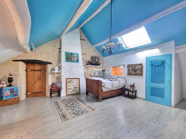 ** En EXCLUSIVITÉ ** Venez découvrir SANS TARDER cette charmante maison en pierre d'environ 190 m² et édifiée sur un terrain de 1840 m², située dans un village paisible à 3 km de MAISON-ROUGE ( commerces de proximités, bus avec lignes régulières ) ainsi qu’à 12 km de Nangis ( gare SNCF, commodités et commerces ).

Cette maison pleine de caractère vous séduira par ses volumes, ses pierres et ses poutres apparentes, elle vous offre au rez-de-chaussée une entrée, une buanderie, un WC indépendant, une salle d’eau, une cuisine aménagée et équipée, un séjour avec une cheminée, un salon, une chambre, ainsi qu’une véranda offrant un espace de vie supplémentaire baigné de lumière avec un accès direct sur l’extérieur.
À l’étage vous découvrirez 3 grandes chambres de plus de 28 m² dont une avec salle de bains et WC.

À l'extérieur vous bénéficierez également d'un vaste jardin arboré entièrement clos, d’un grand préau, de plusieurs places de stationnement, de deux abris de jardin, d’une terrasse et une mare situé dans le fond du jardin offrant un cadre apaisant.

Les ++ : Beaux volumes, fenêtres double vitrage avec volets roulants électriques, fibre raccordée, plusieurs places de stationnement ! 

Située dans un cadre idéal, cette grande maison pleine de charme, n'attend plus que vous ! Alors contactez-nous !

Pour plus d'information n'hésitez pas à contacter Julien et Cindy LUCIANI au 06 52 63 33 63.