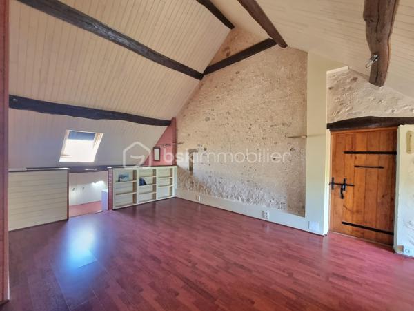** En EXCLUSIVITÉ ** Venez découvrir SANS TARDER cette charmante maison en pierre d'environ 190 m² et édifiée sur un terrain de 1840 m², située dans un village paisible à 3 km de MAISON-ROUGE ( commerces de proximités, bus avec lignes régulières ) ainsi qu’à 12 km de Nangis ( gare SNCF, commodités et commerces ).

Cette maison pleine de caractère vous séduira par ses volumes, ses pierres et ses poutres apparentes, elle vous offre au rez-de-chaussée une entrée, une buanderie, un WC indépendant, une salle d’eau, une cuisine aménagée et équipée, un séjour avec une cheminée, un salon, une chambre, ainsi qu’une véranda offrant un espace de vie supplémentaire baigné de lumière avec un accès direct sur l’extérieur.
À l’étage vous découvrirez 3 grandes chambres de plus de 28 m² dont une avec salle de bains et WC.

À l'extérieur vous bénéficierez également d'un vaste jardin arboré entièrement clos, d’un grand préau, de plusieurs places de stationnement, de deux abris de jardin, d’une terrasse et une mare situé dans le fond du jardin offrant un cadre apaisant.

Les ++ : Beaux volumes, fenêtres double vitrage avec volets roulants électriques, fibre raccordée, plusieurs places de stationnement ! 

Située dans un cadre idéal, cette grande maison pleine de charme, n'attend plus que vous ! Alors contactez-nous !

Pour plus d'information n'hésitez pas à contacter Julien et Cindy LUCIANI au 06 52 63 33 63.