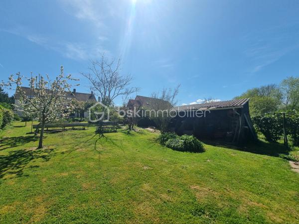 ** En EXCLUSIVITÉ ** Venez découvrir SANS TARDER cette charmante maison en pierre d'environ 190 m² et édifiée sur un terrain de 1840 m², située dans un village paisible à 3 km de MAISON-ROUGE ( commerces de proximités, bus avec lignes régulières ) ainsi qu’à 12 km de Nangis ( gare SNCF, commodités et commerces ).

Cette maison pleine de caractère vous séduira par ses volumes, ses pierres et ses poutres apparentes, elle vous offre au rez-de-chaussée une entrée, une buanderie, un WC indépendant, une salle d’eau, une cuisine aménagée et équipée, un séjour avec une cheminée, un salon, une chambre, ainsi qu’une véranda offrant un espace de vie supplémentaire baigné de lumière avec un accès direct sur l’extérieur.
À l’étage vous découvrirez 3 grandes chambres de plus de 28 m² dont une avec salle de bains et WC.

À l'extérieur vous bénéficierez également d'un vaste jardin arboré entièrement clos, d’un grand préau, de plusieurs places de stationnement, de deux abris de jardin, d’une terrasse et une mare situé dans le fond du jardin offrant un cadre apaisant.

Les ++ : Beaux volumes, fenêtres double vitrage avec volets roulants électriques, fibre raccordée, plusieurs places de stationnement ! 

Située dans un cadre idéal, cette grande maison pleine de charme, n'attend plus que vous ! Alors contactez-nous !

Pour plus d'information n'hésitez pas à contacter Julien et Cindy LUCIANI au 06 52 63 33 63.