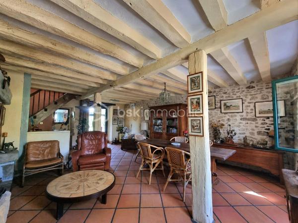 ** En EXCLUSIVITÉ ** Venez découvrir SANS TARDER cette charmante maison en pierre d'environ 190 m² et édifiée sur un terrain de 1840 m², située dans un village paisible à 3 km de MAISON-ROUGE ( commerces de proximités, bus avec lignes régulières ) ainsi qu’à 12 km de Nangis ( gare SNCF, commodités et commerces ).

Cette maison pleine de caractère vous séduira par ses volumes, ses pierres et ses poutres apparentes, elle vous offre au rez-de-chaussée une entrée, une buanderie, un WC indépendant, une salle d’eau, une cuisine aménagée et équipée, un séjour avec une cheminée, un salon, une chambre, ainsi qu’une véranda offrant un espace de vie supplémentaire baigné de lumière avec un accès direct sur l’extérieur.
À l’étage vous découvrirez 3 grandes chambres de plus de 28 m² dont une avec salle de bains et WC.

À l'extérieur vous bénéficierez également d'un vaste jardin arboré entièrement clos, d’un grand préau, de plusieurs places de stationnement, de deux abris de jardin, d’une terrasse et une mare situé dans le fond du jardin offrant un cadre apaisant.

Les ++ : Beaux volumes, fenêtres double vitrage avec volets roulants électriques, fibre raccordée, plusieurs places de stationnement ! 

Située dans un cadre idéal, cette grande maison pleine de charme, n'attend plus que vous ! Alors contactez-nous !

Pour plus d'information n'hésitez pas à contacter Julien et Cindy LUCIANI au 06 52 63 33 63.
