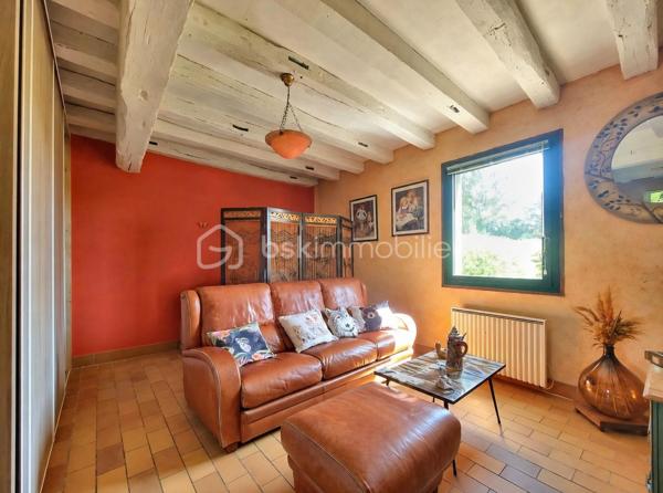 ** En EXCLUSIVITÉ ** Venez découvrir SANS TARDER cette charmante maison en pierre d'environ 190 m² et édifiée sur un terrain de 1840 m², située dans un village paisible à 3 km de MAISON-ROUGE ( commerces de proximités, bus avec lignes régulières ) ainsi qu’à 12 km de Nangis ( gare SNCF, commodités et commerces ).

Cette maison pleine de caractère vous séduira par ses volumes, ses pierres et ses poutres apparentes, elle vous offre au rez-de-chaussée une entrée, une buanderie, un WC indépendant, une salle d’eau, une cuisine aménagée et équipée, un séjour avec une cheminée, un salon, une chambre, ainsi qu’une véranda offrant un espace de vie supplémentaire baigné de lumière avec un accès direct sur l’extérieur.
À l’étage vous découvrirez 3 grandes chambres de plus de 28 m² dont une avec salle de bains et WC.

À l'extérieur vous bénéficierez également d'un vaste jardin arboré entièrement clos, d’un grand préau, de plusieurs places de stationnement, de deux abris de jardin, d’une terrasse et une mare situé dans le fond du jardin offrant un cadre apaisant.

Les ++ : Beaux volumes, fenêtres double vitrage avec volets roulants électriques, fibre raccordée, plusieurs places de stationnement ! 

Située dans un cadre idéal, cette grande maison pleine de charme, n'attend plus que vous ! Alors contactez-nous !

Pour plus d'information n'hésitez pas à contacter Julien et Cindy LUCIANI au 06 52 63 33 63.