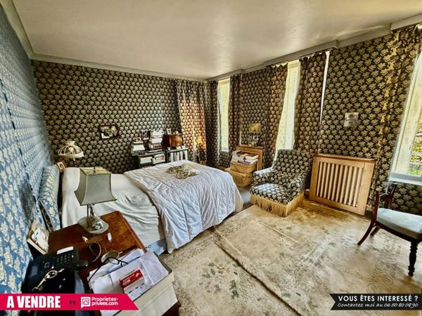 Demeure authentique - surface au sol de 414 m²  - piscine - dépendances - parc arboré - 467 955  HAI