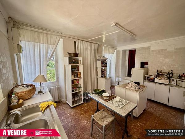 Demeure authentique - surface au sol de 414 m²  - piscine - dépendances - parc arboré - 467 955  HAI