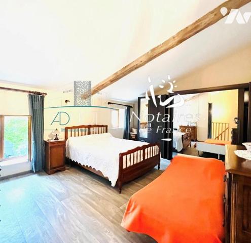 MAISON EN PIERRE AVEC GITE INDEPENDANT