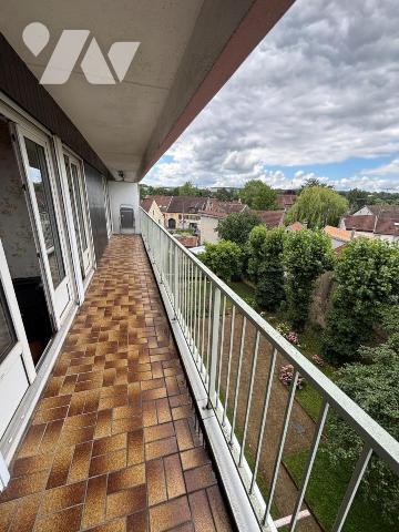 Appartement T3/4 (environ 84 m² habitables) avec garage et situé dans un secteur calme, à proximi