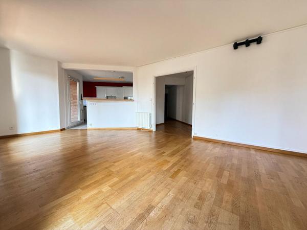 A LOUER : T3 à Lille • • 1 250 € CC • Réf. 707-001