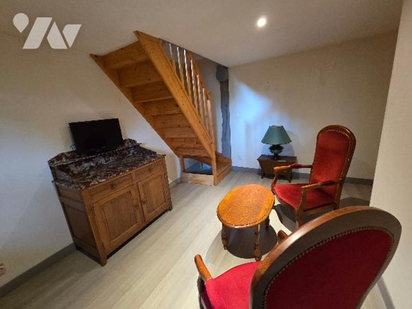 A 10mn d'YVETOT, chaumière d'~ 84 m² sur un terrain d'~ 850m², deux chambres, grenier, garage.