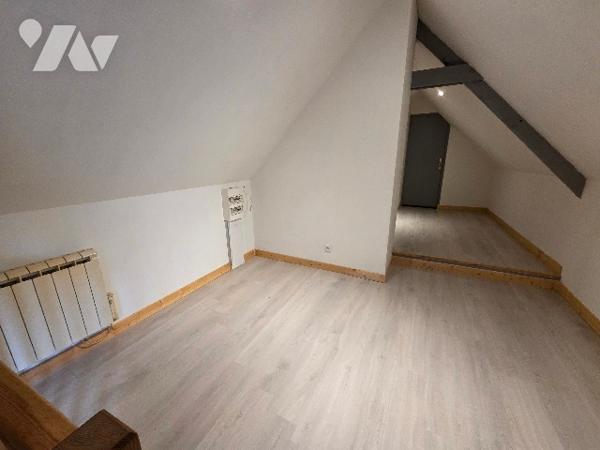 A 10mn d'YVETOT, chaumière d'~ 84 m² sur un terrain d'~ 850m², deux chambres, grenier, garage.