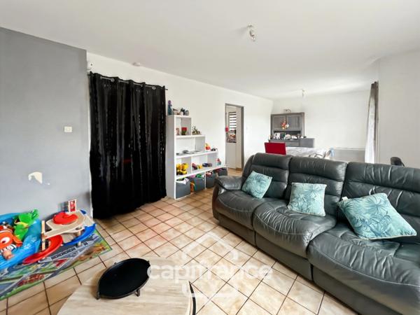 Maison de 3 chambres avec joli extérieur, proche des commodités à Espalais