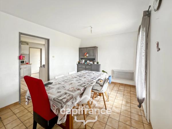 Maison de 3 chambres avec joli extérieur, proche des commodités à Espalais