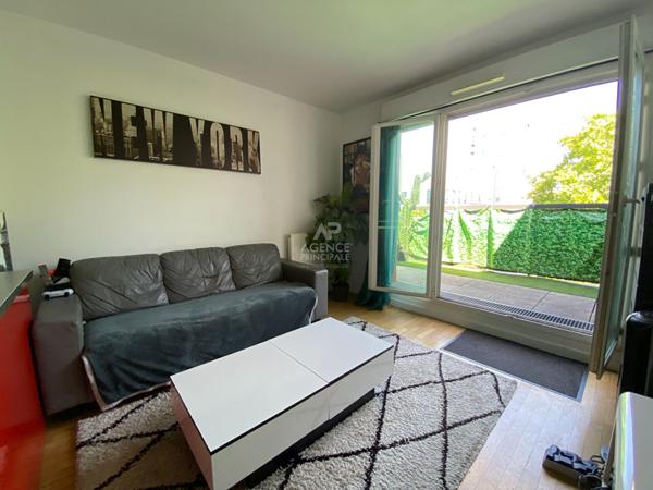 Nanterre limite Puteaux 3 pièces en dernier étage avec balcon/terrasse €359 000 ** - Référence 15323