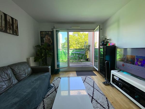 Nanterre limite Puteaux 3 pièces en dernier étage avec balcon/terrasse €359 000 ** - Référence 15323