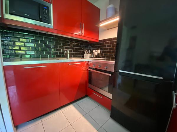 Nanterre limite Puteaux 3 pièces en dernier étage avec balcon/terrasse €359 000 ** - Référence 15323