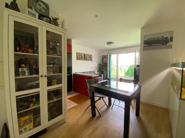 Nanterre limite Puteaux 3 pièces en dernier étage avec balcon/terrasse €359 000 ** - Référence 15323