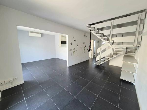 MAISON T5 LIBRE SUR 3 FACES avec GARAGE
