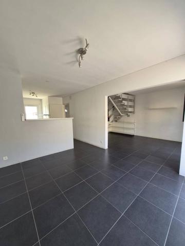 MAISON T5 LIBRE SUR 3 FACES avec GARAGE