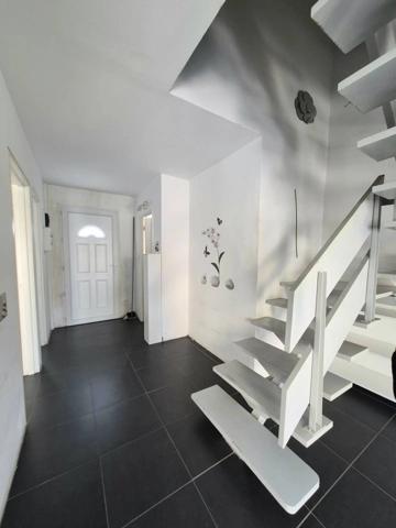 MAISON T5 LIBRE SUR 3 FACES avec GARAGE