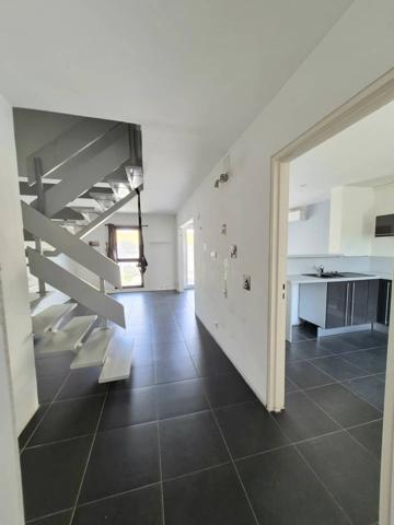 MAISON T5 LIBRE SUR 3 FACES avec GARAGE