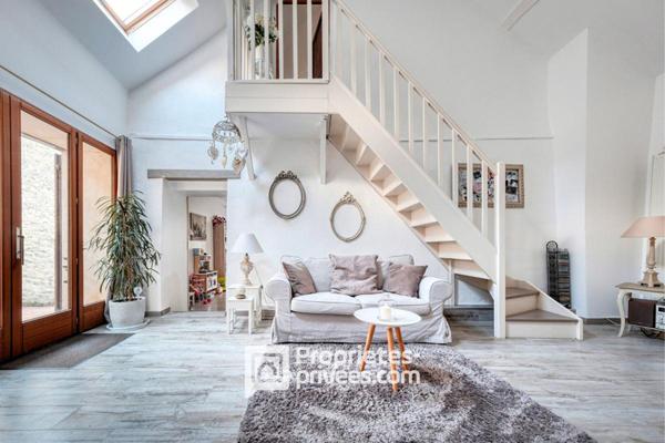 Bien de caractère et sa pièce de vie façon Loft