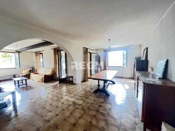 Mauguio (34130) Maison familiale de type 6 de 180 m2